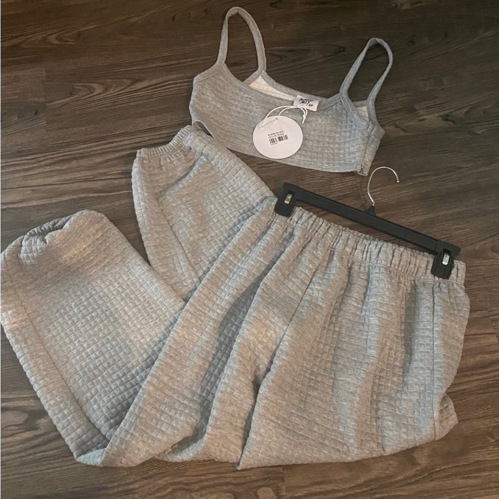 NWT Arabella Set Gray